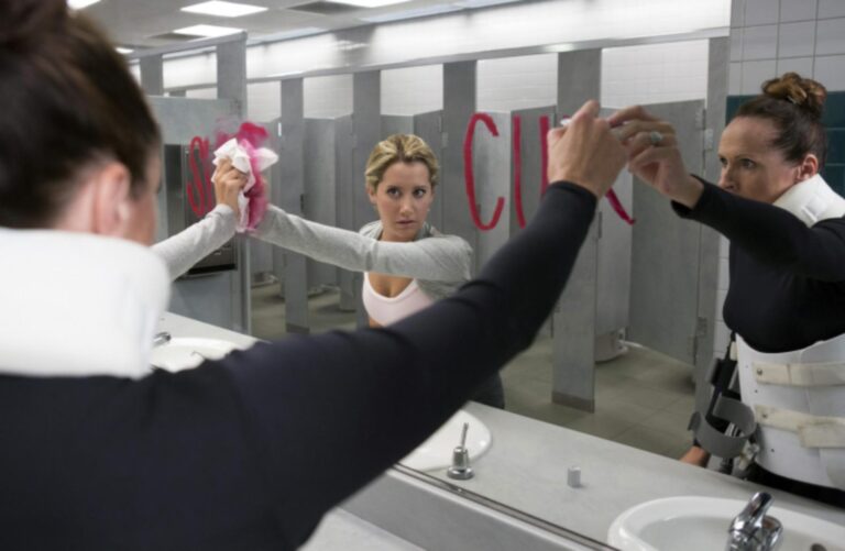 Scary Movie 5: Totální propadák bez původních hvězd série a dublérka na polibky se Sheenem