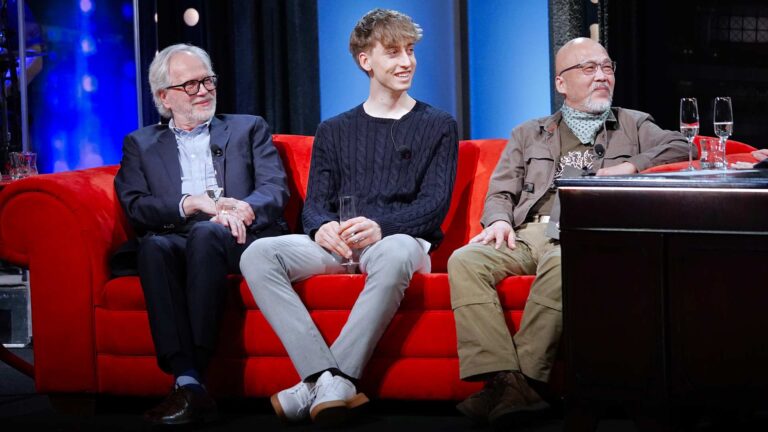 Show Jana Krause: Rodinné peníze a drsná asijská cesta k filmu. Červená sedačka slibuje velká přiznání