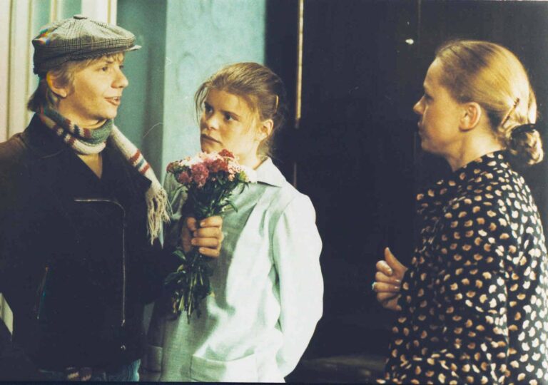 Ten svetr si nesvlíkej: Tajná láska před kamerou, marný boj s rakovinou a švihák Krampol v lázních