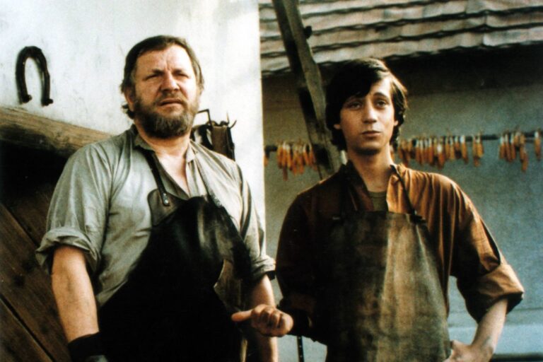 O statečném kováři: Úraz Pavla Kříže, Vetchý v utajené roli a cizí hlas pro Jána Kronera