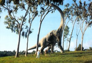 Jurský park měl vypadat jinak. James Cameron chtěl obsadit Arnolda Schwarzeneggera a udělat z filmu horor – fotka 2