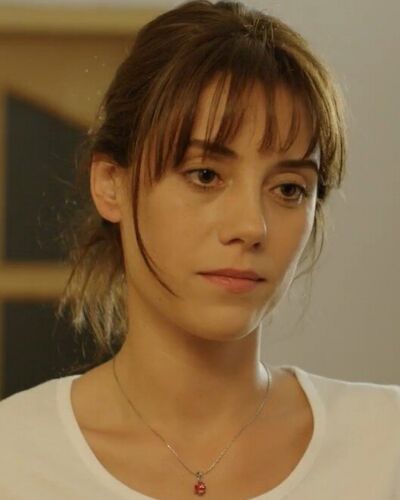 Cansu Dere